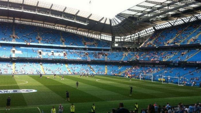 “Αντίο” των παικτών της Σίτι σε άδειες εξέδρες