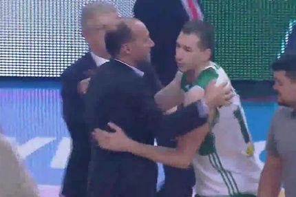 Η αγκαλιά του Αγγελόπουλου στον Διαμαντίδη