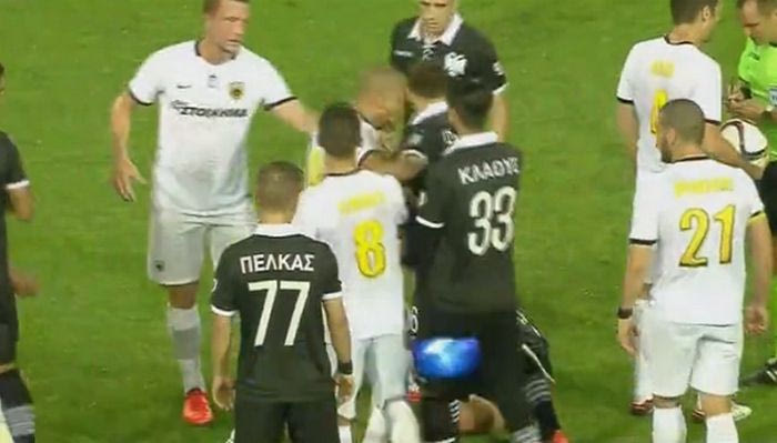 Η αγκωνιά του Τζεμπούρ στον Τζαβέλλα και η κουτουλιά στον Τσίμιροτ