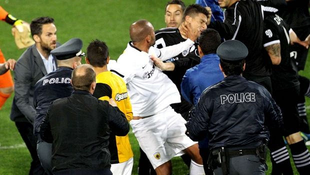 Σε απολογία οι τέσσερις των πλέι οφ