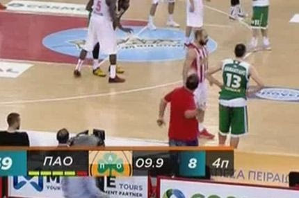 Η ΚΑΕ Ολυμπιακός τιμώρησε οπαδό που πήγε να χτυπήσει τον Διαμαντίδη