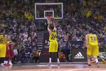 Έκανε air ball σε βολή ο Βέσελι!