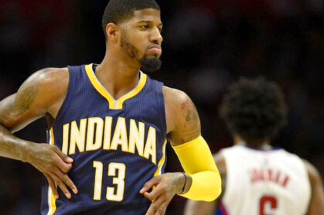 Ο Πολ Τζορζ κάνει διακοπές στη Μύκονο