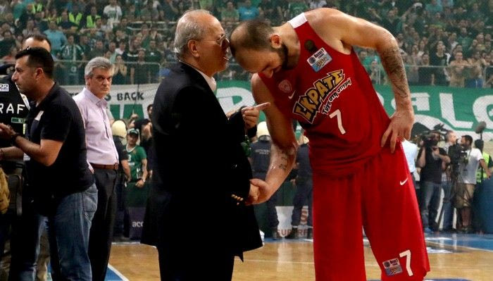 ΑΠΙΣΤΕΥΤΟ: Συνομιλία Σπανούλη με Θανάση Γιαννακόπουλο την ώρα του αγώνα