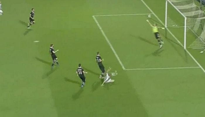 H ασύλληπτη απόκρουση του Γλύκου στο σουτ του Πέτριτς!