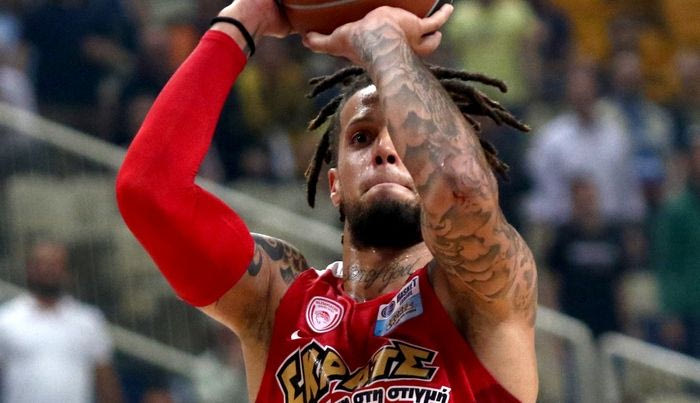 Το εκπληκτικό buzzer beater τρίποντο του Χάκετ