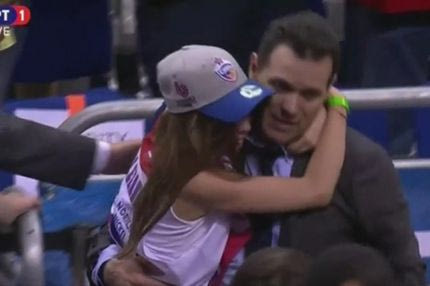 Ο Ιτούδης αγκαλιά με την κόρη του