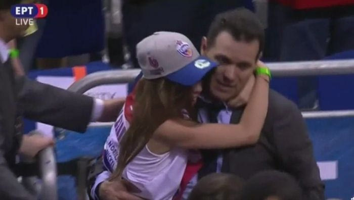 Ο Ιτούδης αγκαλιά με την κόρη του