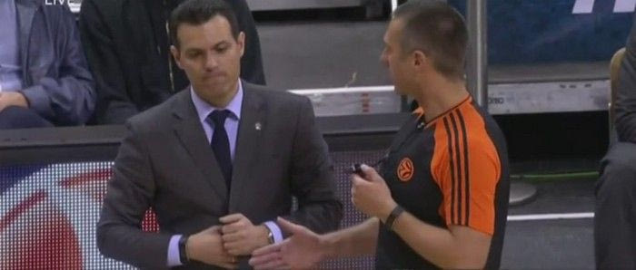 Ο διάλογος Ιτούδη-διαιτητή και οι γκριμάτσες του