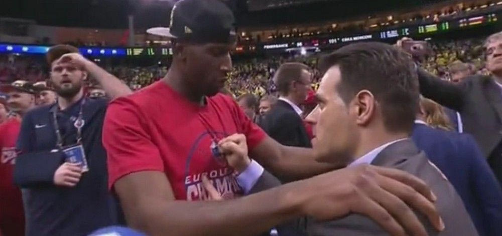 Επικός Ιτούδης, αποθέωσε τους παίκτες του: Εσύ, εσύ, εσύ και εσύ