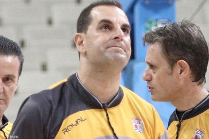 Επίθεση στον Κορομηλά έξω από το σπίτι του