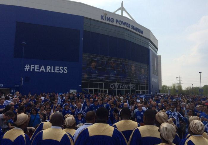 Πάρτι των φίλων της Λέστερ έξω από το “King Power Stadium”