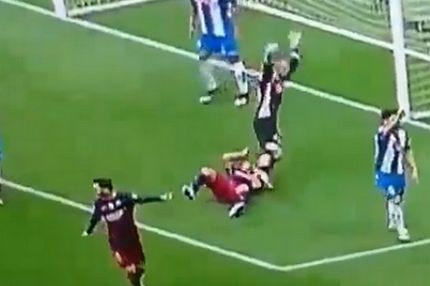 Ο Πάου Λόπεθ κλώτσησε και πάτησε τον Σουάρες