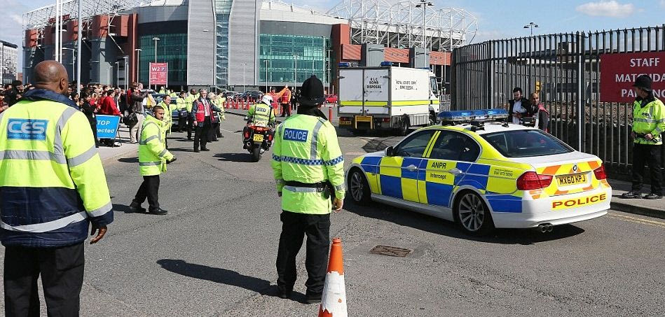 ΦΙΑΣΚΟ: Ξεχασμένη βόμβα άσκησης προκάλεσε τον τρόμο στο “Ολντ Τράφορντ”!