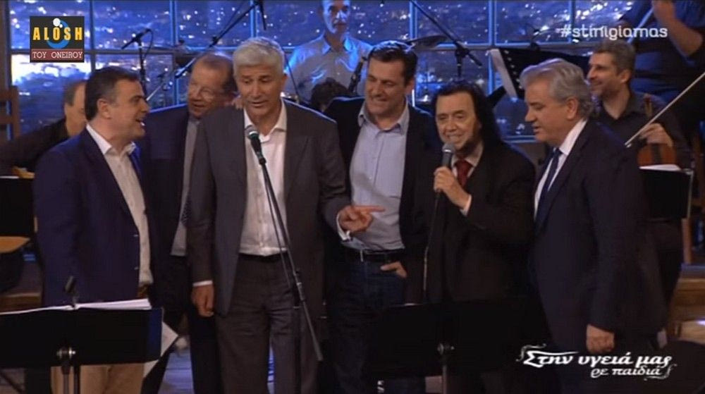 VIDEO: Ο Μανωλάς τραγουδάει Ζαμπέτα στο πλευρό του Κόκκοτα