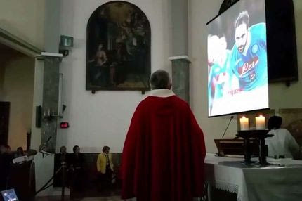 Λατρεύτηκε σαν Θεός ο Ιγκουαΐν σε εκκλησία της Νάπολης!