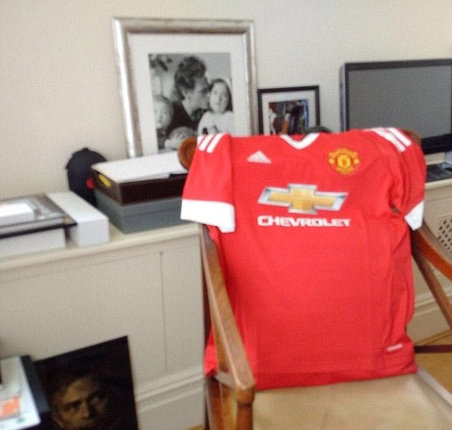 Αποκαλυπτική φωτογραφία μέσα από το γραφείο του Μουρίνιο