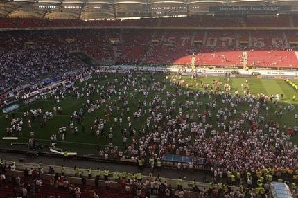 Χαμός στη Στουτγκάρδη: Έκαναν “ντου” οι οπαδοί!