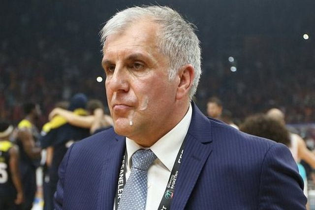 Έφτυσαν τον Ομπράντοβιτς!