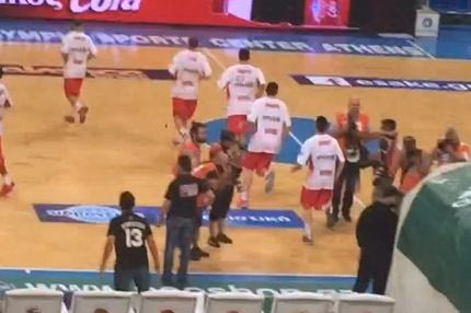 Αποδοκιμασίες στην είσοδο του Ολυμπιακού