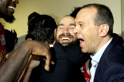 Το “ερυθρόλευκο” πάρτι στα αποδυτήρια του ΟΑΚΑ