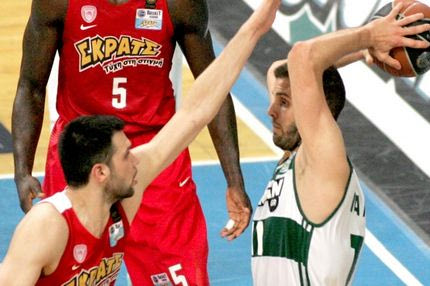 Το απίθανο κλέψιμο του Παππά στον Αγραβάνη