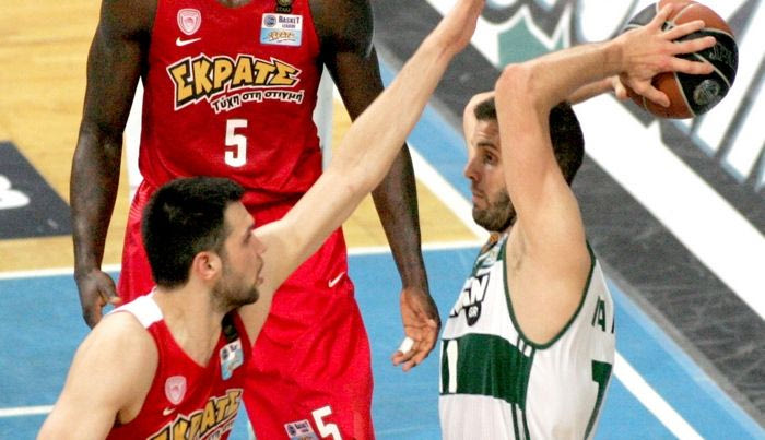 Το απίθανο κλέψιμο του Παππά στον Αγραβάνη