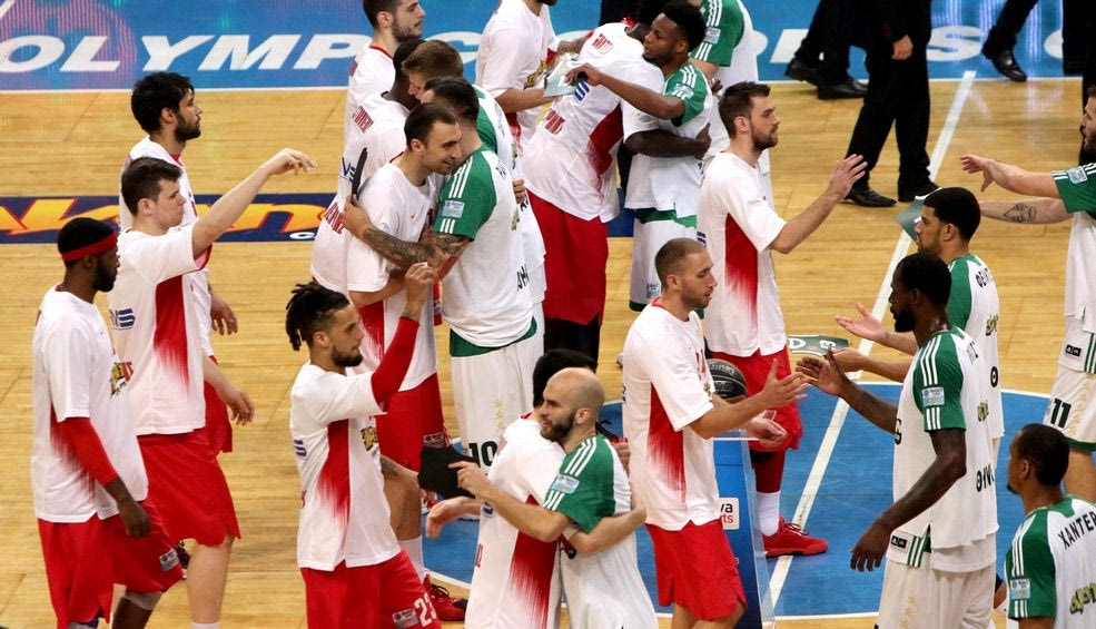 Πέταξαν αβγά στον πάγκο του Ολυμπιακού