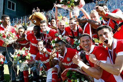 Η Αϊντχόφεν “έκλεψε” τον τίτλο από τον Άγιαξ