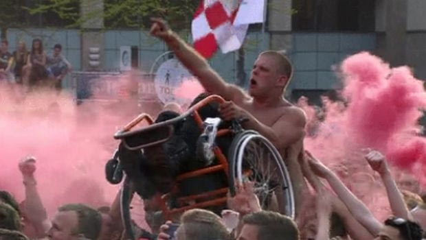This is football: Ο πανηγυρισμός ανάπηρου οπαδού της PSV
