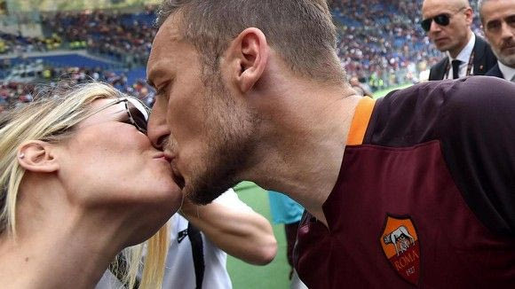 “Καυτό” φιλί μεταξύ Τότι-Μπλάζι!