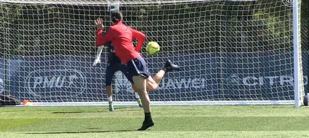 “Ξεφτίλισε” τον τερματοφύλακα ο Ζλάταν!