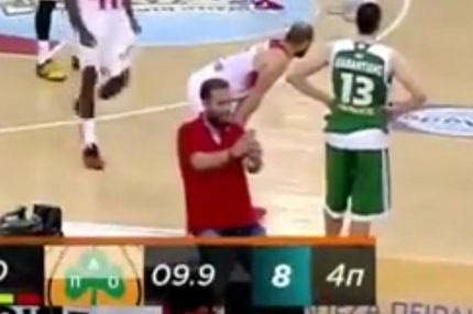 Η selfie της δεκαετίας από οπαδό του Ολυμπιακού!