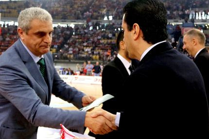 ΙΠΠΟΤΙΚΗ ΚΙΝΗΣΗ Σφαιρόπουλου: Περίμενε τον Πεδουλάκη για να τον χαιρετήσει!