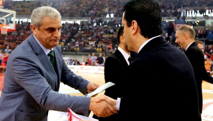 ΙΠΠΟΤΙΚΗ ΚΙΝΗΣΗ Σφαιρόπουλου: Περίμενε τον Πεδουλάκη για να τον χαιρετήσει!