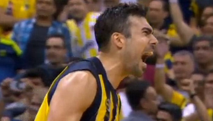 ΞΕΣΠΑΣΜΑ ΣΛΟΥΚΑ: Έξαλλος πανηγυρισμός στο φινάλε