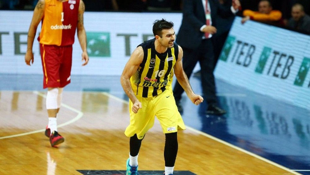 Το έβαλε από το κέντρο ο Σλούκας αλλά…