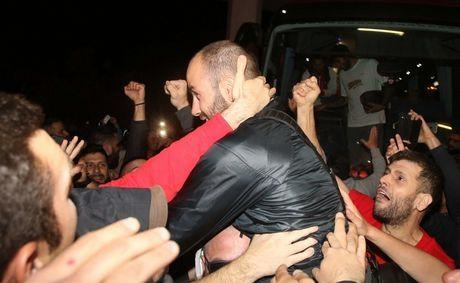 Τρομερό VIDEO του Χάκετ με τον κόσμο να σηκώνει τον Σπανούλη στα χέρια