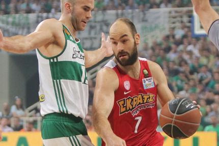 Χυδαίο υβριστικό σύνθημα για τη σύζυγο του Σπανούλη!