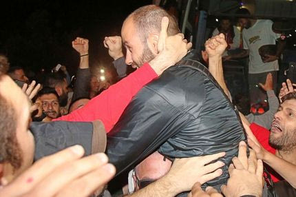 Καρέ-καρέ η υποδοχή της αποστολής του Ολυμπιακού