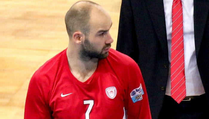 ΑΛΗΤΕΙΑ: Εμετικό σύνθημα για τη γυναίκα του Σπανούλη