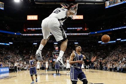 Οι Σπερς ισοπέδωσαν τη Θάντερ στο Τέξας