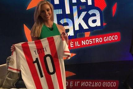 Με ερυθρόλευκη φανέλα του Τότι η Ρία Αντωνίου