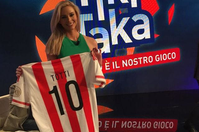 Με ερυθρόλευκη φανέλα του Τότι η Ρία Αντωνίου