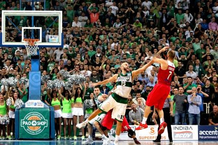 Καρέ-καρέ το επικό τρίποντο του Σπανούλη