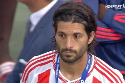 Το contrast συναισθημάτων: Οι πανηγυρισμοί της ΑΕΚ και τα θλιμμένα πρόσωπα στον Ολυμπιακό