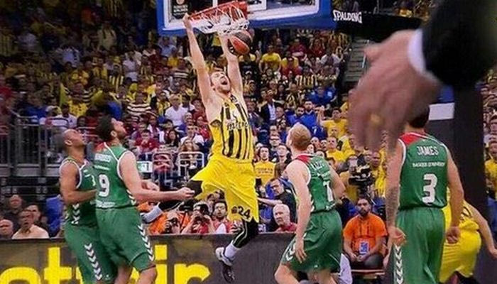 ΕΠΙΚΗ ΠΕΡΙΓΡΑΦΗ: Τα καρφώματα του Βέσελι… τρέλαναν τον Τούρκο δημοσιογράφο!