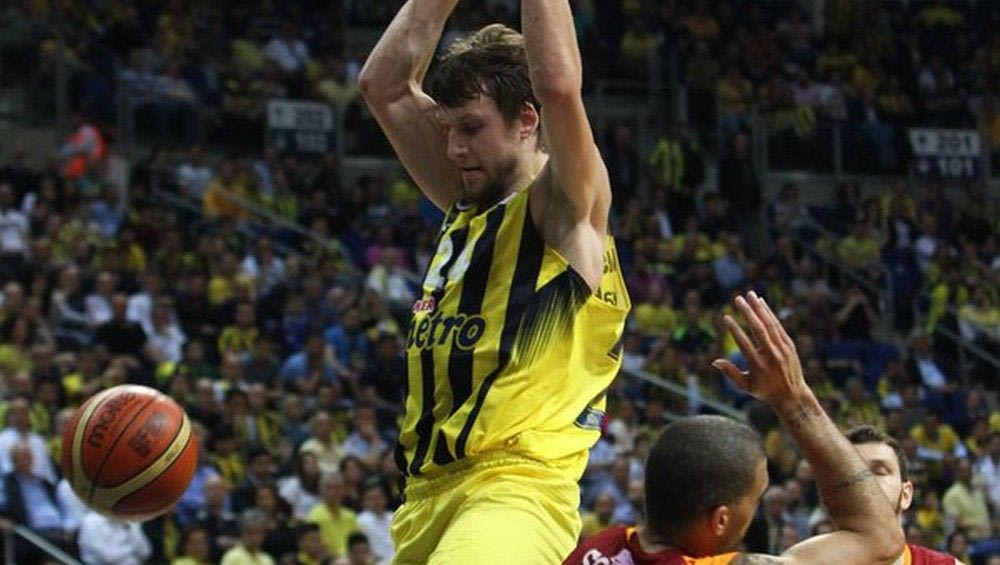 O Bέσελι έμεινε στην Φενέρμπαχτσε