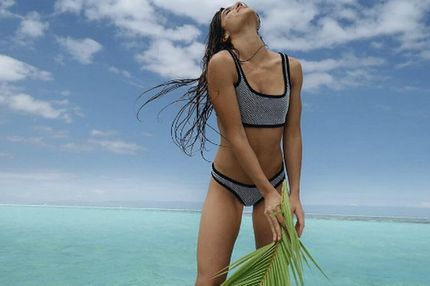 Η Βρακά βγήκε στην παραλία κι έβαλε “φωτιά” στο Instagram