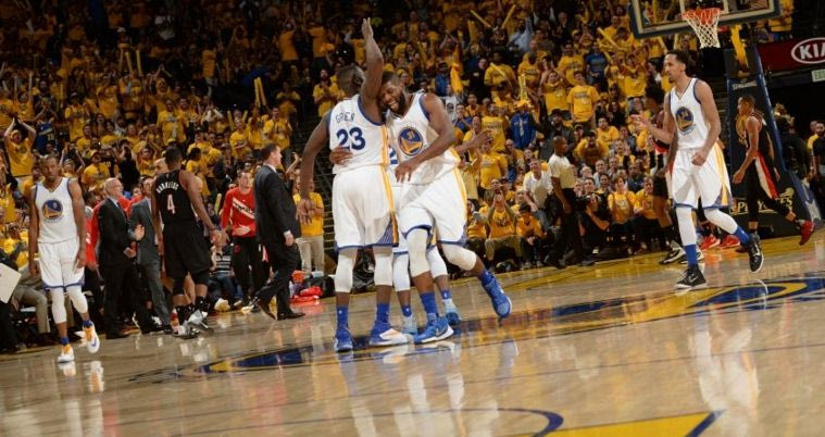 Δεύτερη νίκη για Γουόριορς, στο φινάλε η Χιτ